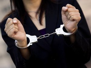 Женщину посадили в тюрьму за изнасилование Женщину посадили в тюрьму за изнасилование